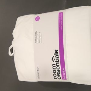 Room Essentials NIP Twin XL Sheets